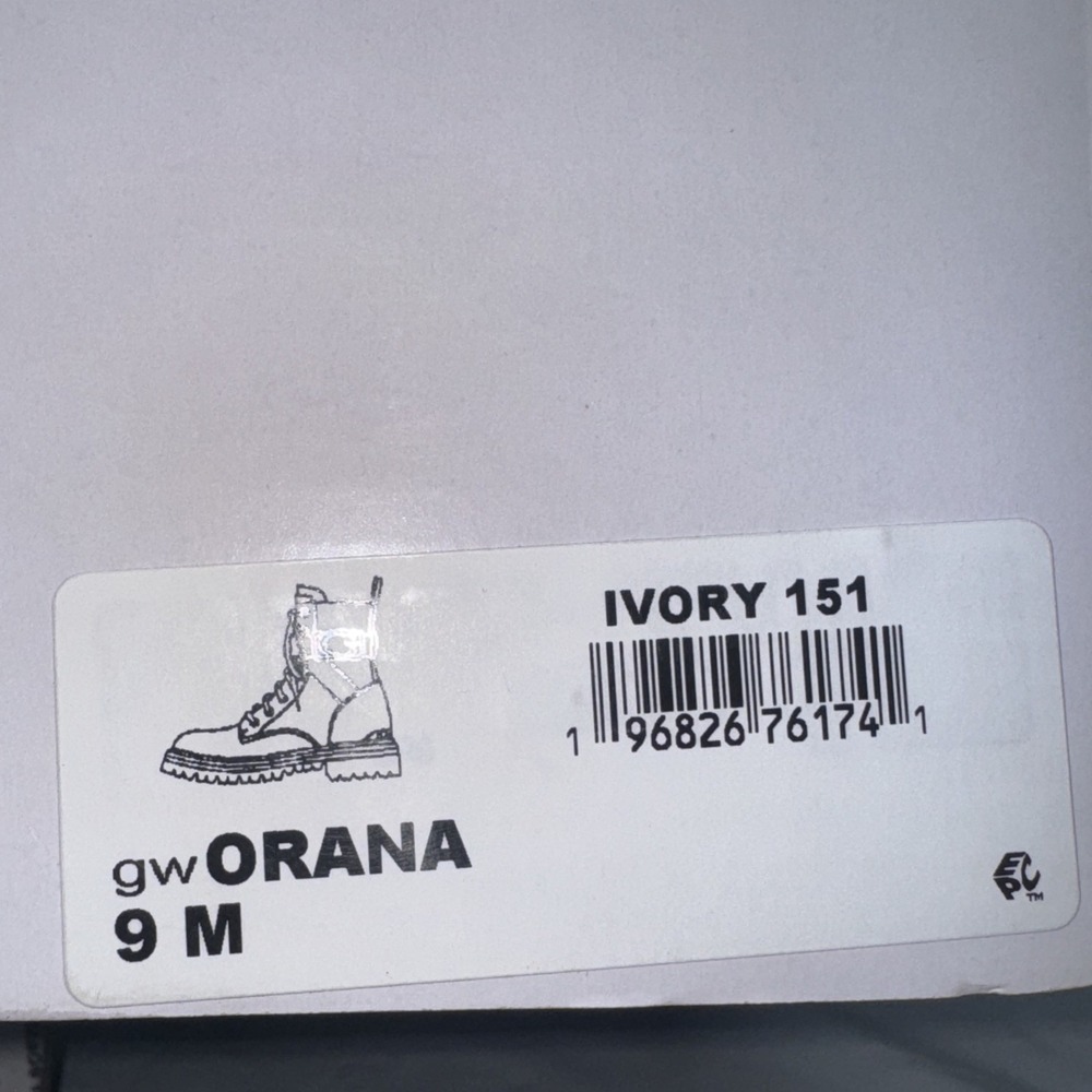 GUESS Women's Orana Combat Boo Ivory Logo Size 9M - Picture 13 of 14
